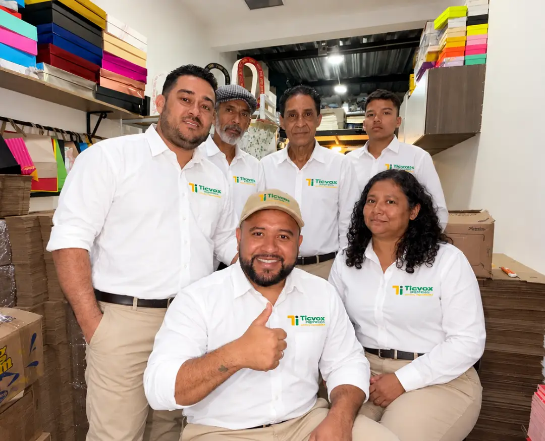 Equipo Ticvox Impresos en nuestra fábrica en Medellín